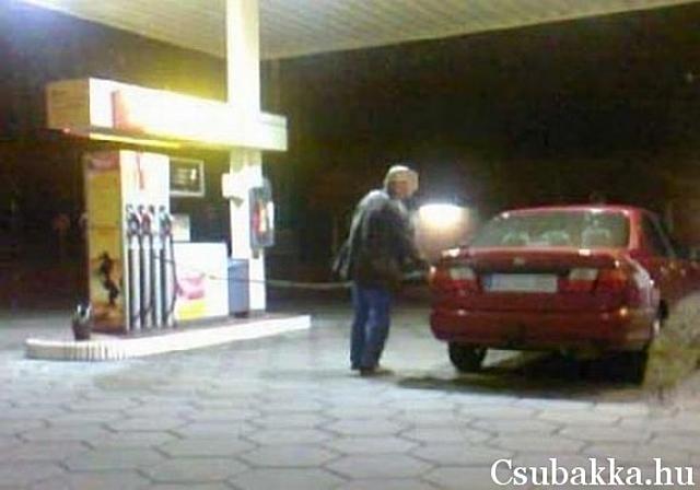 Ha a benzinkutak mesélhetnének (5 kép) ha a benzinkutak mesélhetnének elvetemült benzinkutak Képek tankolás