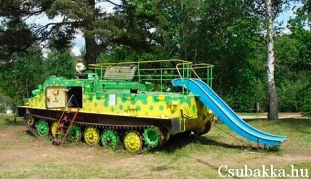 Újrahasznosítva újrahasznosítva gyerek csúszda játék játszótér tank