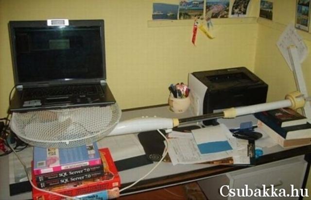 Laptop hűtés házilag elvetemült vicces kép ventillátor érdekes megoldás laptop hűtés