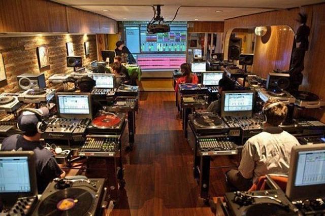 DJ suli oktatás suli iskola érdekes laza dj