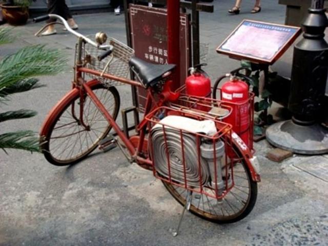 Tűzoltó bringa tűzoltó elvetemült tömlő palack bicikli