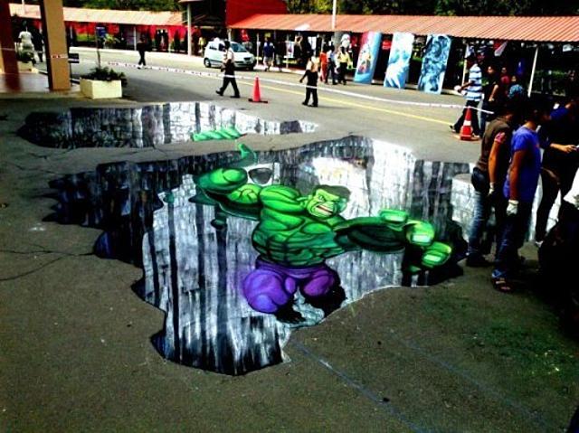 Utcai művészet, avagy Hulknak mi van a lába között? :D utcai művészet kép ötletes hulk elképesztő