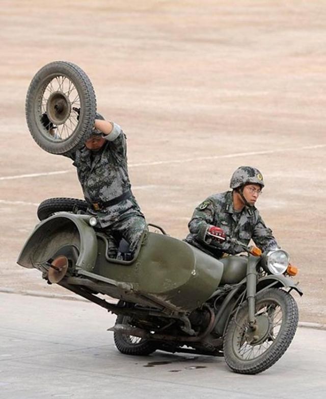 Kerékcsere a koreai hadseregben hadsereg menet közben motor koreai kerékcsere elvetemült