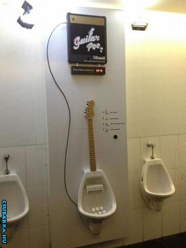 Sokat ittam, megyek gitározni... :) megyek gitározok egyet elvetemült ötletes wc kép vicces pihent