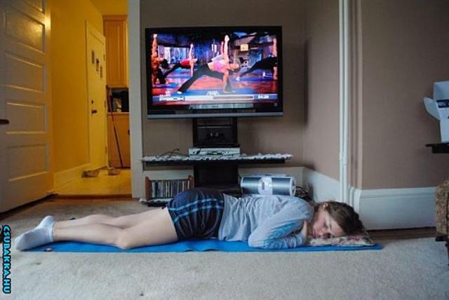 Edzés - Rosszul csinálod  alszik tv motiváció lány edzés
