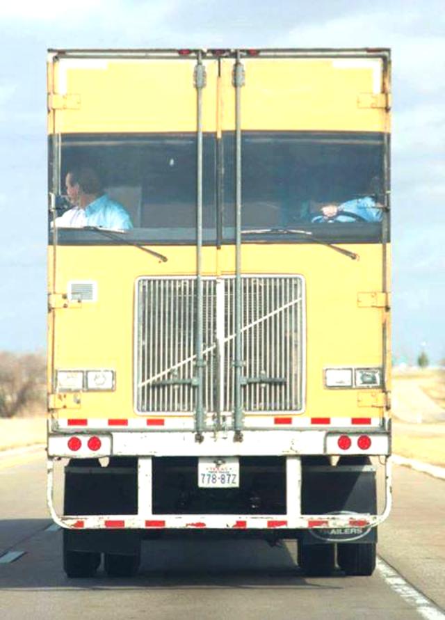 Nyugi, ez csak egy kamion hátulja... :) Képek kamion festés vicces