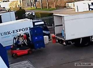 1395774753_forklift_operator_has_a_bad_day