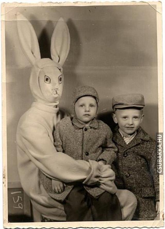 A történelem legrosszabb húsvéti jelmezei (10 kép) gyerek Képek húsvéti nyuszi fail