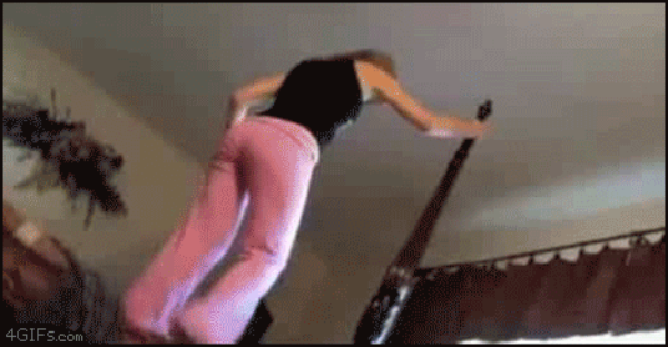 clumsy_girls_caught_in_embarrassing_gifs_17
