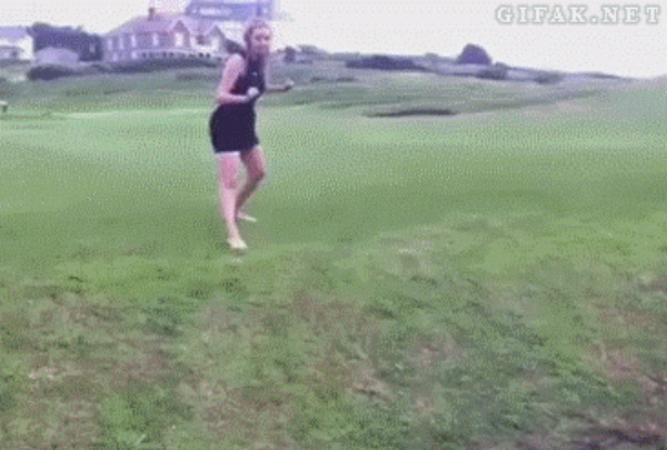 clumsy_girls_caught_in_embarrassing_gifs_19