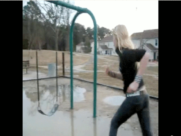 clumsy_girls_caught_in_embarrassing_gifs_09
