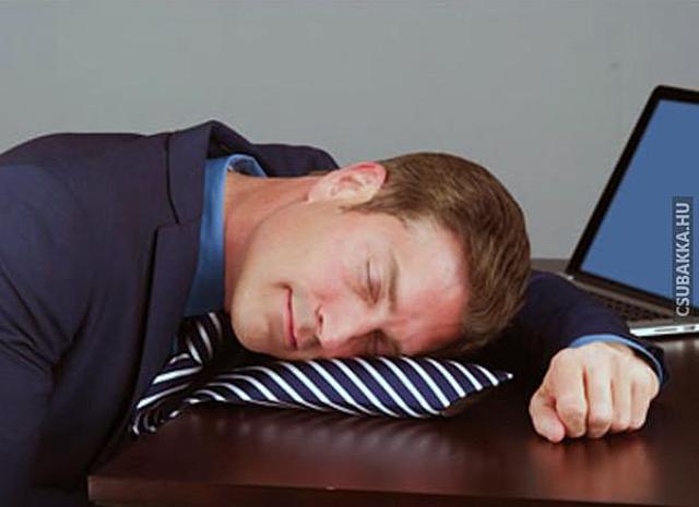 Nélkülözhetetlen munkahelyi alváshoz, a felfújható nyakkendő. találmány munkahelyi alvás Képek nyakkendő