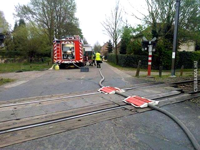 A kellő nyomást biztosították :D tűzoltók vicces képek fail vonat